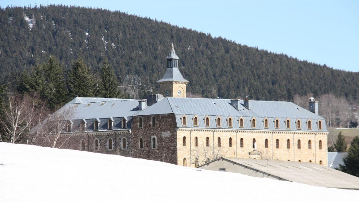 Abbaye Notre Dame Des Neiges Les Huit Religieuses Cisterciennes