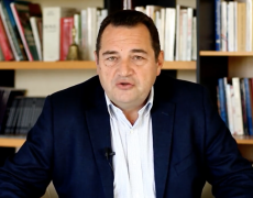 Martelons notre opposition à la marchandisation de l’enfant