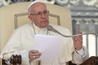 Le pape François aime-t-il les prêtres ?