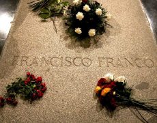 Même mort, Franco donne encore des sueurs froides à la gauche