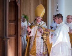 Mgr Pozzo : La crise des vocations est due à la crise de la figure du prêtre, de l’identité sacerdotale