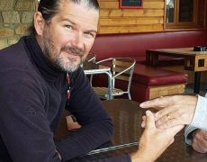 Il retrouve son alliance 14 ans après l’avoir perdue sur une plage