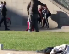 Il tente d’attaquer un commissariat à la hache