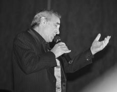 Charles Aznavour : Je suis devenu Français. Il faut le faire. Ou alors il faut partir