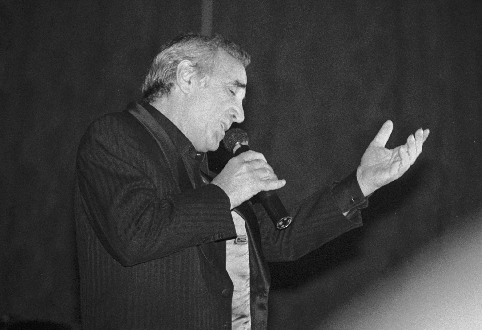 Charles Aznavour : Je suis devenu Français. Il faut le faire. Ou alors il faut partir