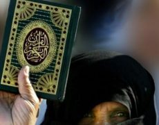 Pakistan : Un homme accusé d’avoir brûlé un Coran lynché à mort et brûlé
