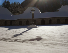 « La neige tombait sur le corps du Chartreux »…