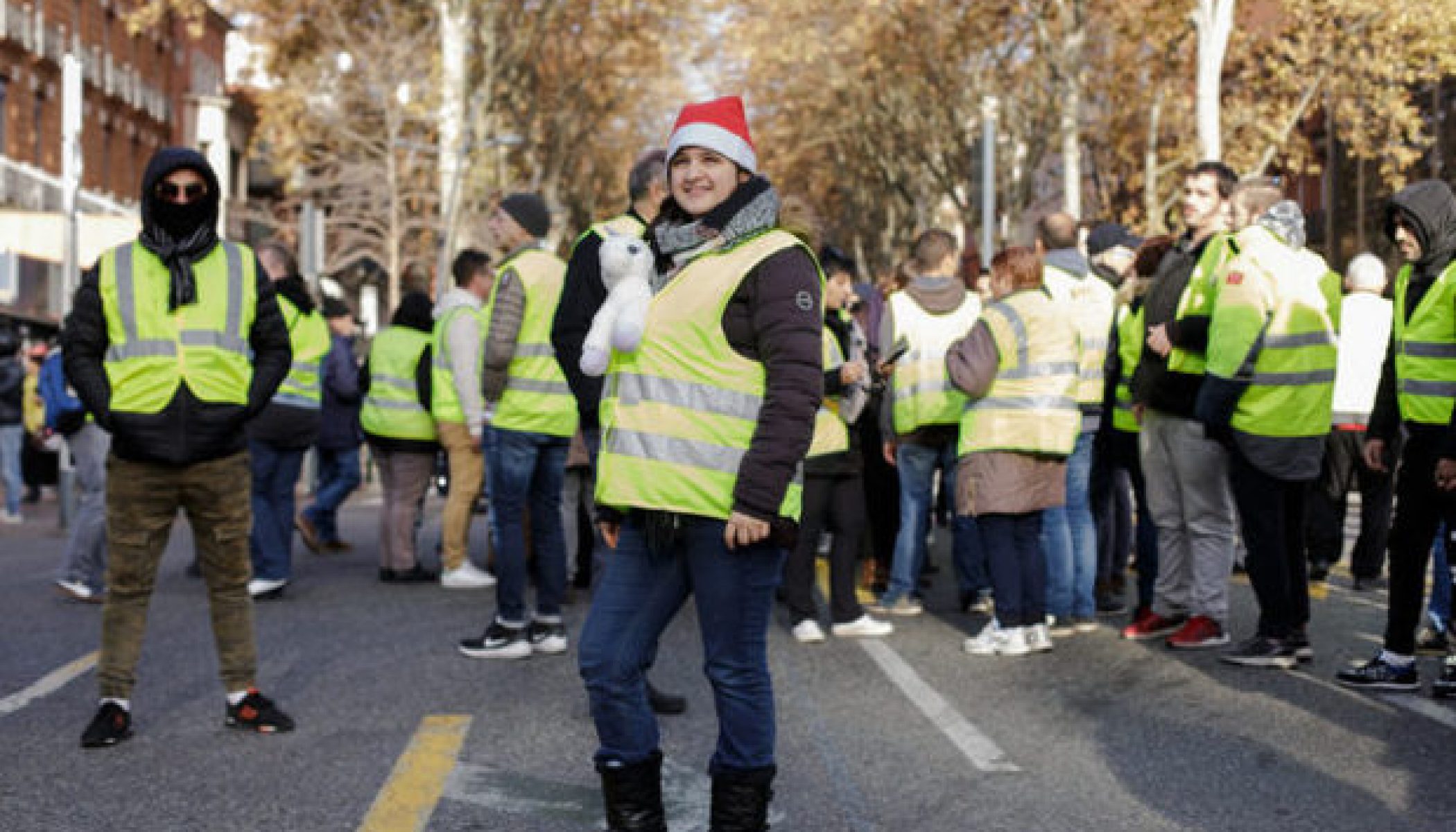 Que Dit La Presse étrangère Des Gilets Jaunes Le Salon Beige