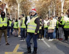 Que dit la presse étrangère des Gilets jaunes ?