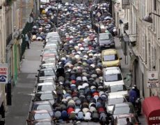 Ils n’ont pas de gilet jaune donc ils peuvent bloquer la circulation