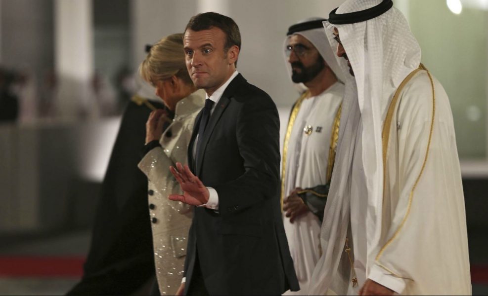Voile islamiste : Emmanuel Macron botte en touche pour concilier la chèvre (islamo-gauchiste) et le chou (laïque)