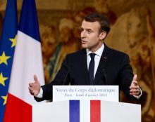 Grève ou manifestation vs démission ou dissolution ou retrait