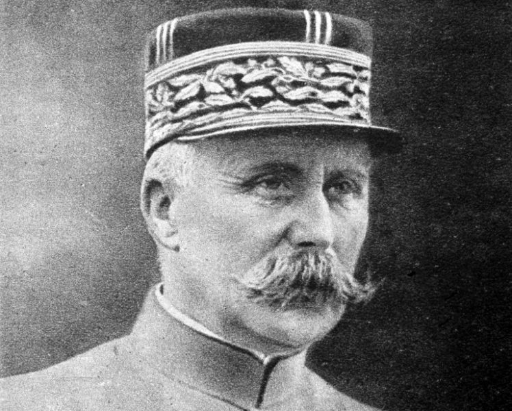 Hommage à Pétain, le vainqueur de Verdun : le “en même temps” d’Emmanuel Macron