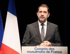 Christophe Castaner parle islam de France…au milieu des livres djihadistes