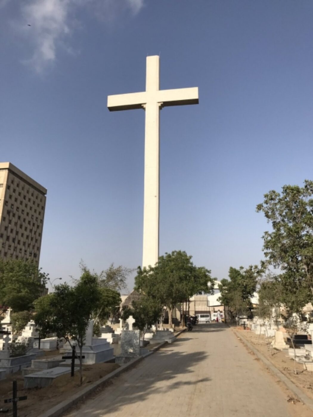 Une croix de 42m à Karachi au Pakistan