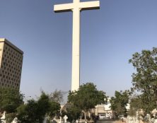 Une croix de 42m à Karachi au Pakistan