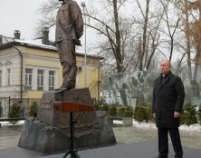 Vladimir Poutine a inauguré un monument en l’honneur de Soljenitsyne
