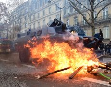 Quand Macron remercie les forces de l’ordre…