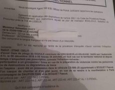 Convoqué devant la justice pour possession dans son véhicule d’un casque de chantier et d’un gilet jaune