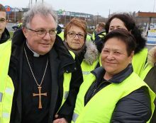 Mgr Ginoux : interdire la communion sur la langue est absurde