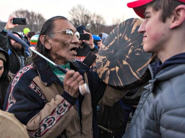 Intox de nos médias : des adolescents pro-Trump ne se sont pas moqués d’un “vétéran amérindien”