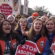 A la March for Life à  Washington, des pro-vie américains appellent les Français à  descendre dans la rue dimanche
