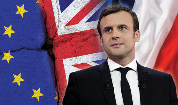 Emmanuel Macron a reçu le prix de la Carpette anglaise