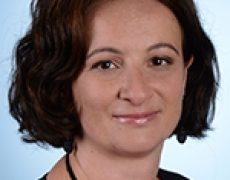 Les députés votent la suppression des père et mère