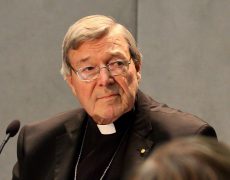 Le cardinal Pell à l’isolement, privé de bréviaire et de célébrer la messe