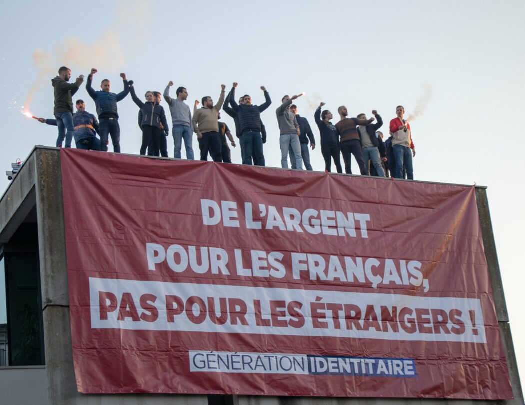 Génération Identitaire occupe la Caisse d’Allocations Familiales de Seine-Saint-Denis