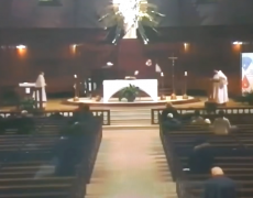 Agression au couteau d’un prêtre en pleine messe