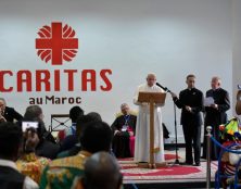 Au Maroc, le pape dénonce les ‘marchands de chair humaine’ qui spéculent sur les rêves et sur les besoins des migrants