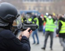 Répression de manifestations : quelle leçon la France peut-elle donner à la Russie ?