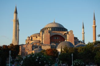 Le muezzin de la cathédrale Sainte-Sophie retransformée en mosquée est mort dans la cathédrale d’une crise cardiaque