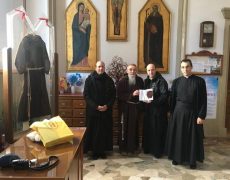 San Giovanni Rotondo cède le Mitón de Saint Padre Pío à la Fraternité sacerdotale Saint-Pie X à perpétuité