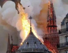Habitants de Paris, ne pleurez pas sur Notre Dame. Pleurez sur vous-mêmes et votre laïcité