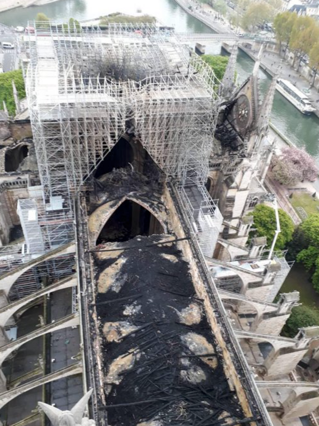 Il faut reconstruire Notre-Dame comme il faut reconstruire la France