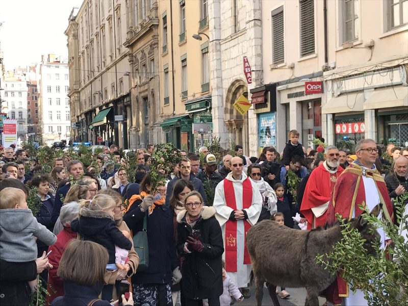 Alerte à la bombe et évacuation de l’église Saint Nizier à Lyon juste après l’évangile