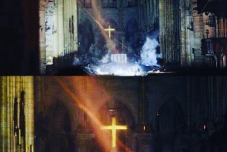 Dans la croix de Notre-Dame qui résiste aux flammes dévastatrices, un signe d’Espérance et de Résurrection