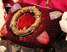 La Couronne d’épines sera portée en procession lors du Chemin de croix à Paris