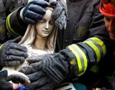 « Notre-Dame, sentinelle des âmes et des cœurs, vous renaîtrez. »