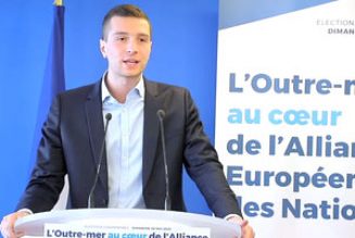 Référendum sur l’immigration, fin du collège unique : les demandes du RN à Emmanuel Macron