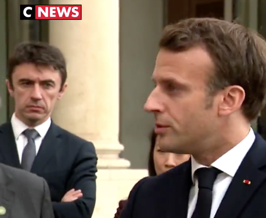 Emmanuel Macron, complètement perché