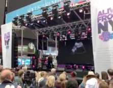 Une échographie sur écran géant à New York pour défendre la vie
