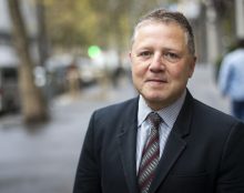 Plaidoyer du Pr Hirsch pour la réintégration des soignants non-vaccinés