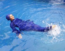 Avec la complicité des médias, les islamistes veulent imposer le burkini à la piscine