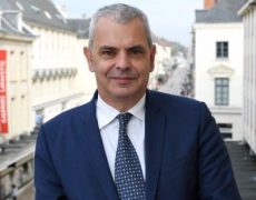 Après avoir fait la courte échelle à Macron, les centristes sont en train de se faire dévorer