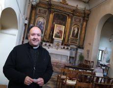 Souvenons-nous qu’il ne nous revient pas de convertir avec nos propres forces, mais seulement de « rendre témoignage à la vérité »