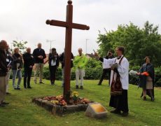 Bénédiction d’une Croix offerte par Notre-Dame de Chrétienté, installée sur les ruines de l’église de Gas