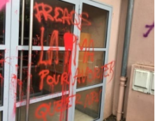Un médecin victime d’insultes, de dégradations et de menaces par le lobby LGBT